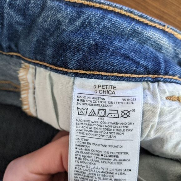 Old Navy High Rise Ripped Jeans - Picture 4 of 4